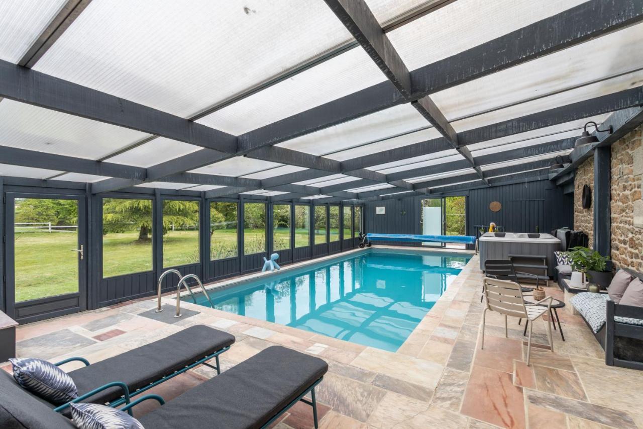 La Villa Du Golf - Avec Piscine Couverte Chauffee Et Jacuzzi Le Tronchet  Exterior photo